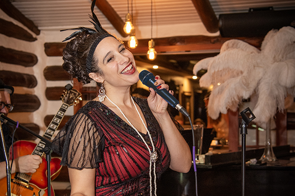 Anna Singing 600x400 Anna Singing 600x400